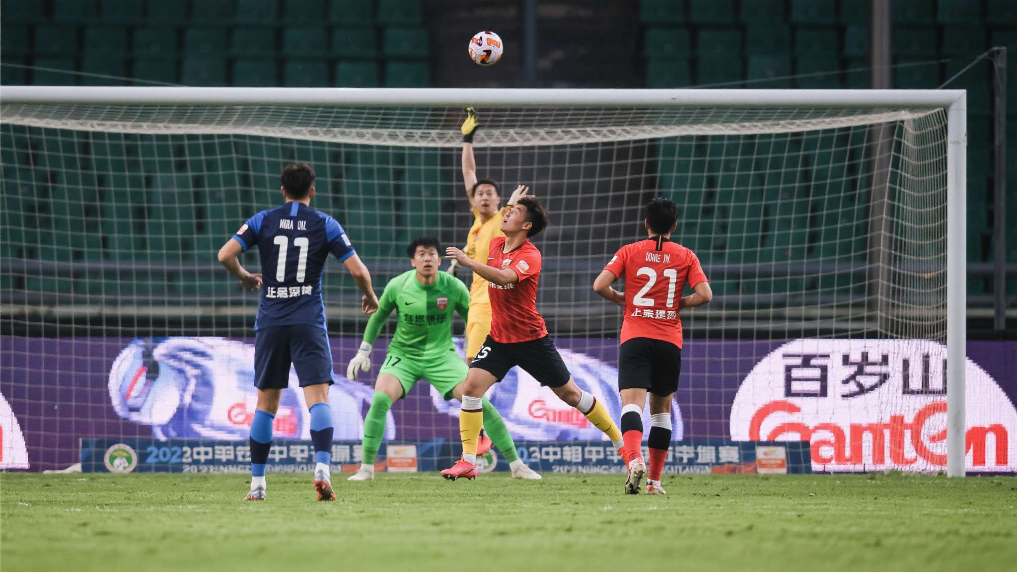 2-1!两大巨星同场闪耀 13.4亿近5场首胜终反弹 先赛落后榜首6分 2-1!两大巨星同场闪耀 13.4亿近5场首胜终反弹 先赛落后榜首6分